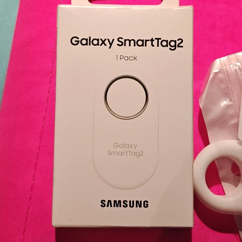 Smart Tag 2 New In Box With New Cases And Rings - Picture 3 of 4